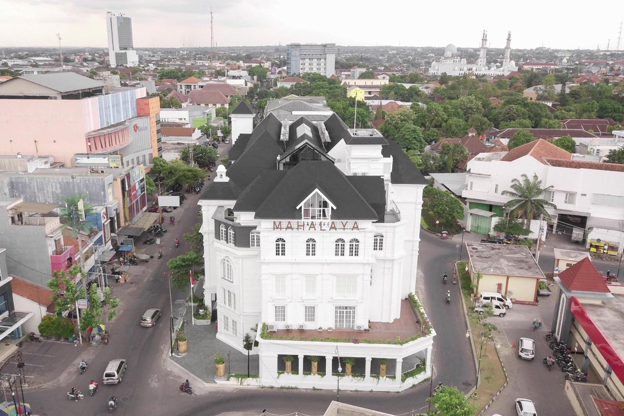 Mahalaya The Legacy Hotel Surakarta  ภายนอก รูปภาพ