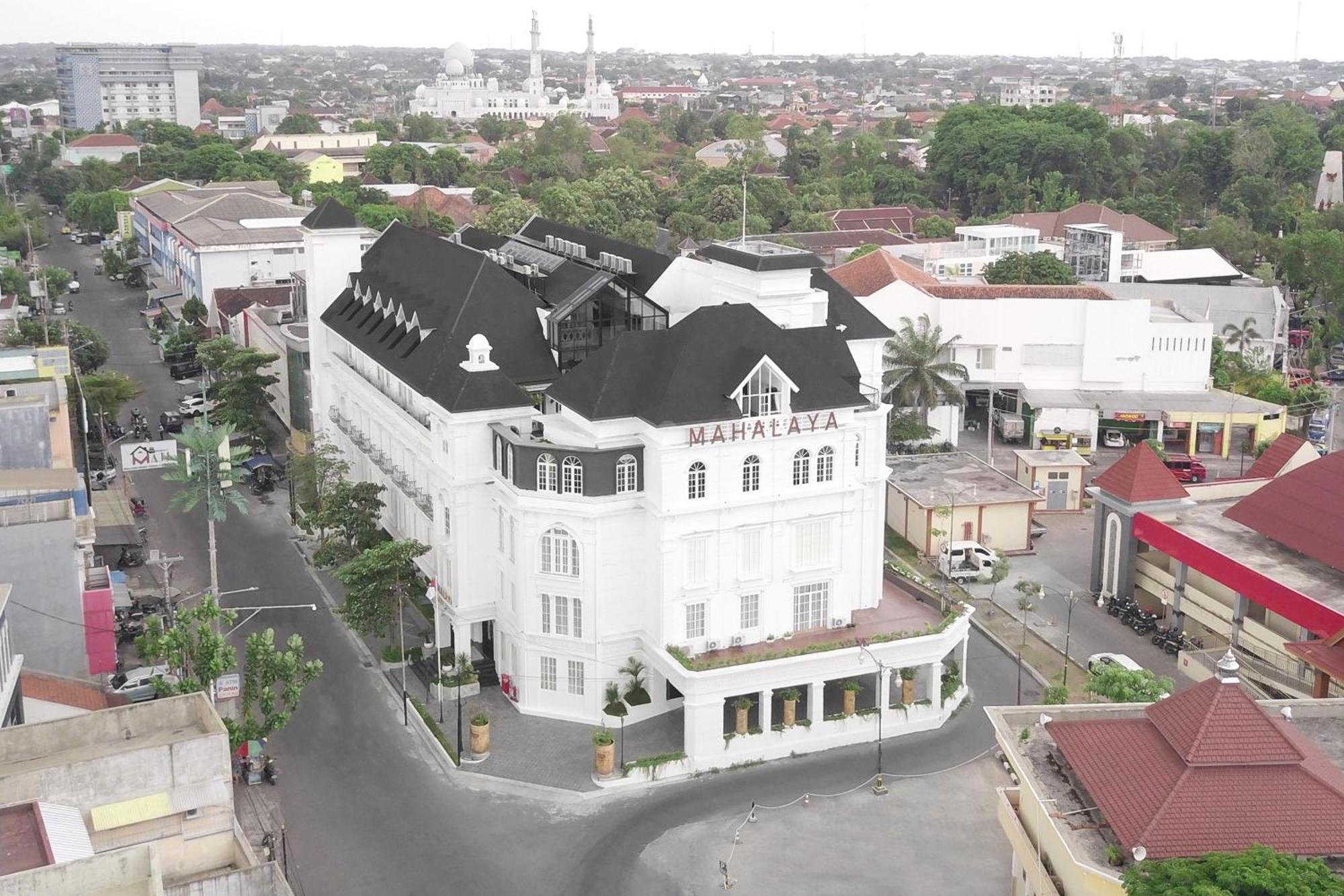 Mahalaya The Legacy Hotel Surakarta  ภายนอก รูปภาพ