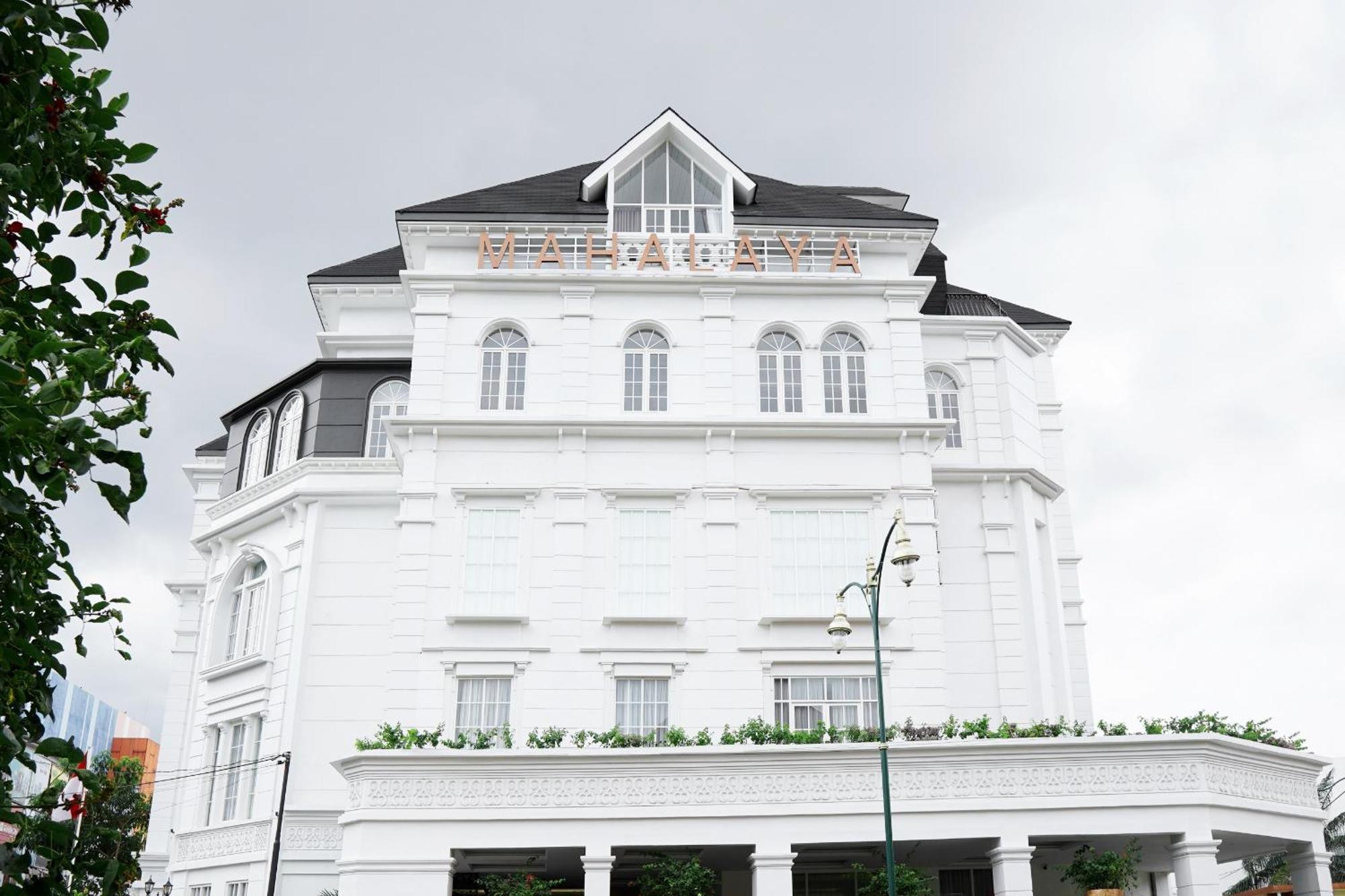 Mahalaya The Legacy Hotel Surakarta  ภายนอก รูปภาพ