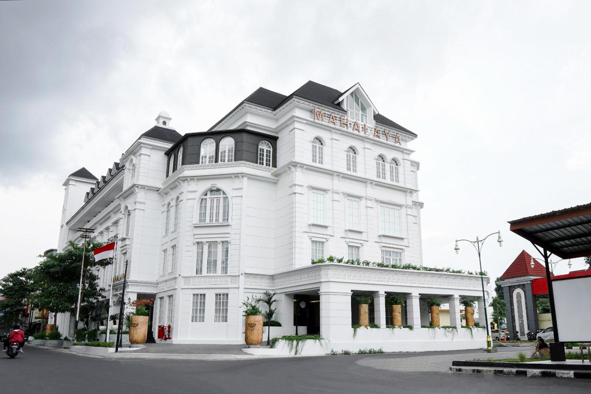 Mahalaya The Legacy Hotel Surakarta  ภายนอก รูปภาพ